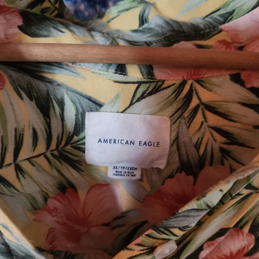 American Eagle Cropped Hawaiian Shirt, XS - Picture 2 of 3